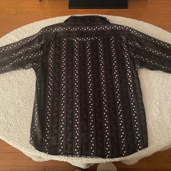 Unique Skull Snap Shirt - Picture 2 of 14